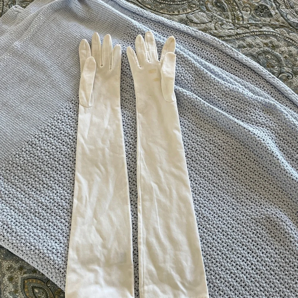 Elegant White Long Gloves *NOTE One Size